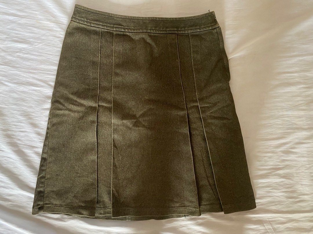 Mossy Denim pleated midi skirt (Category: Skirts) located in Tagaytay City. Submitted by primaryph (Listing ID 1283972648, Image 1). Description: Great condition and very trendy.
