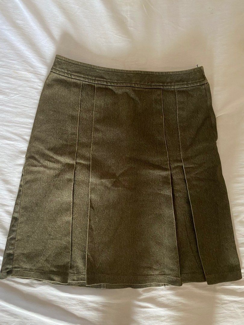 Mossy Denim pleated midi skirt (Category: Skirts) located in Tagaytay City. Submitted by primaryph (Listing ID 1283972648, Image 2). Description: Great condition and very trendy.
