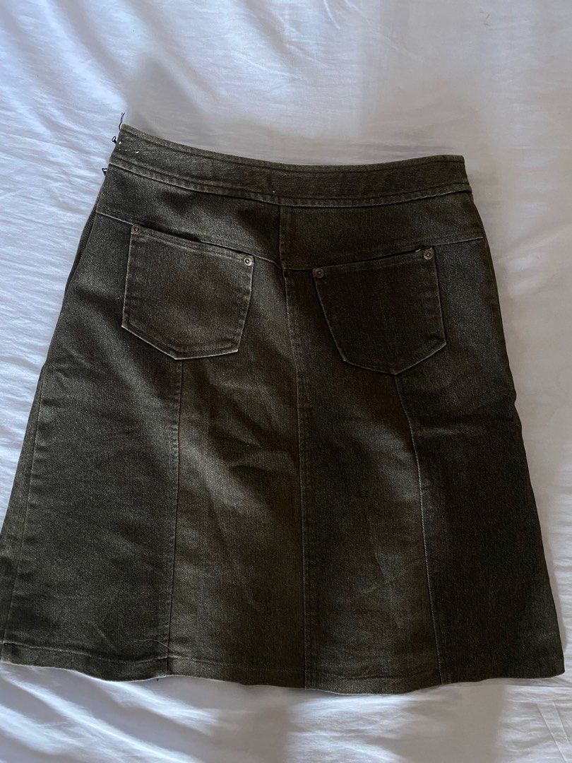 Mossy Denim pleated midi skirt (Category: Skirts) located in Tagaytay City. Submitted by primaryph (Listing ID 1283972648, Image 3). Description: Great condition and very trendy.