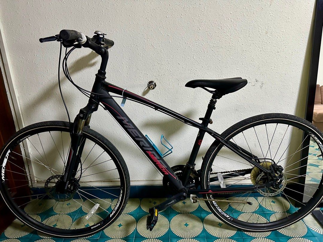 Moving out sale Merida Crossway 40 Hybrid Bike Sports Equipment
