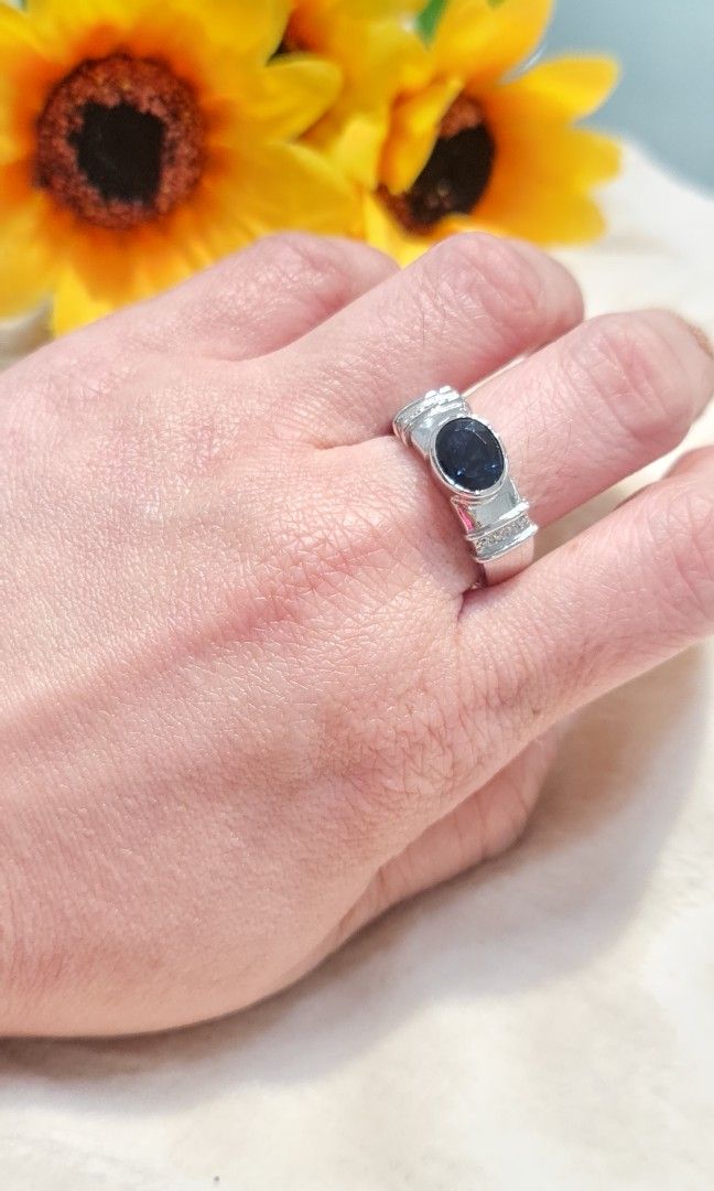 White gold ring with sapphire stone best sale