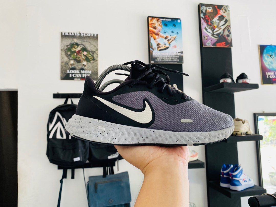 Nike Revolution Black Chrome, Fesyen Pria, Sepatu Sneakers di