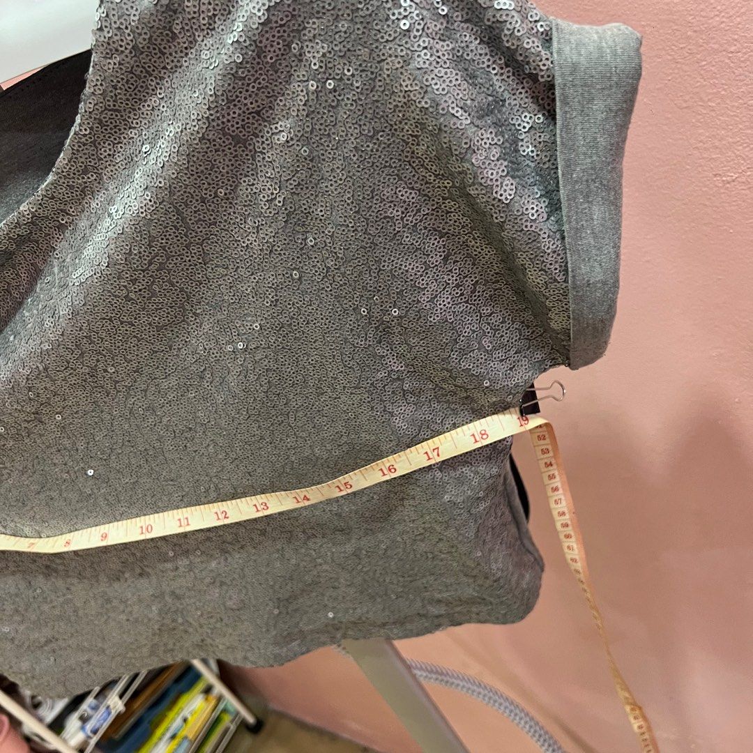 Oxygen Gray sequins party top (Category: Shirts) located in Manila. Submitted by zannedeclutters (Listing ID 1283966490, Image 3). Description: ‼️‼️‼️PLEASE READ FIRST👇🏼 Measurements are already included in the photos. Semi crop top RFS: not using anymore. Na-stuck nalang sa cabinet. Please manage your expectations Shipping: Mon-Fri: pickup point from Avida Towers San Lazaro / SM San Lazaro Shipping via Grab or Lalamove ONLY. No JRS, J&T, LBC, 