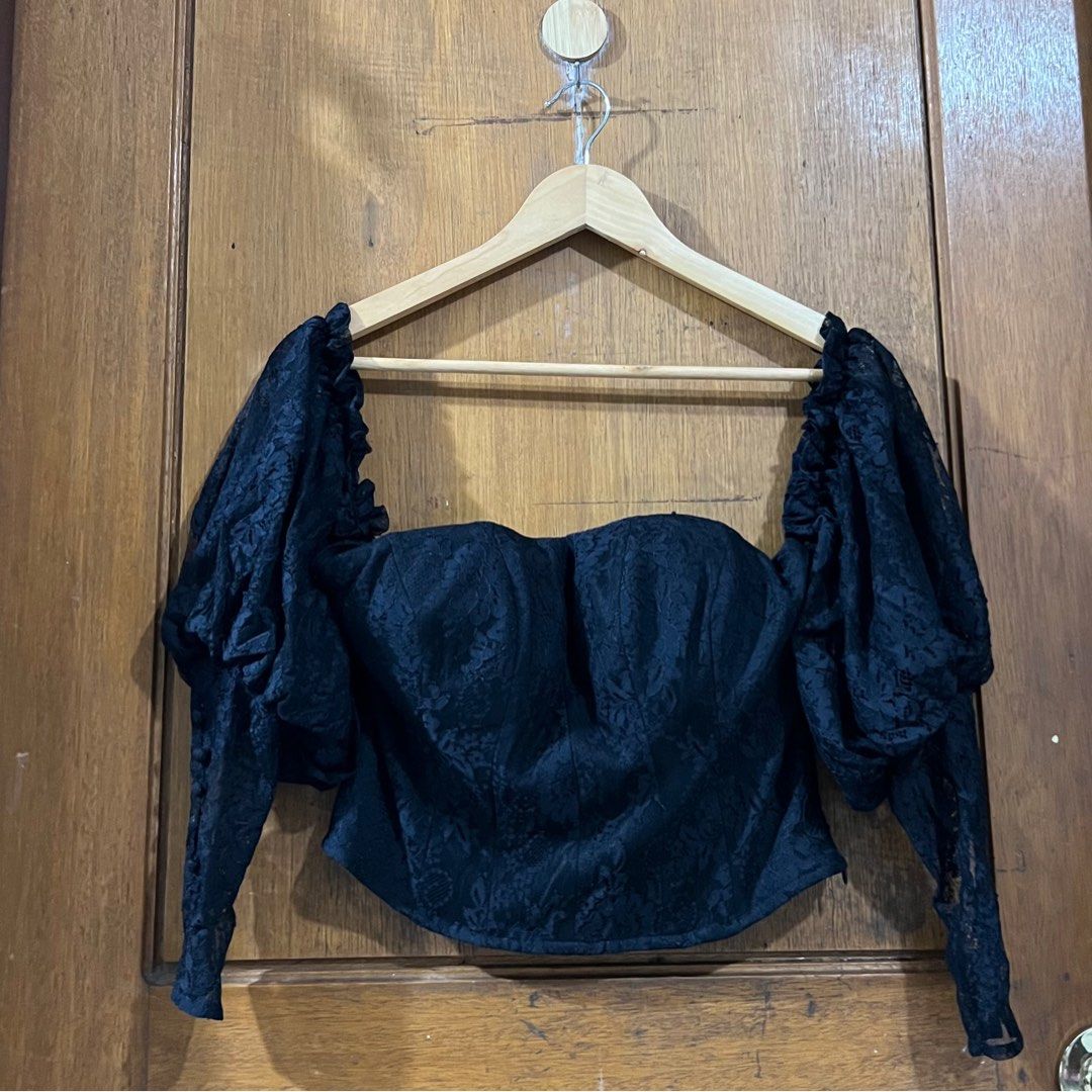 Black Crop Top, Women's Fashion, Tops, Blouses on Carousell