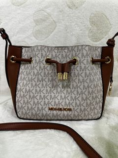 (Category: ) located in . Submitted by yestoauthentic (Listing ID 1284003296, Image 1). Description: .