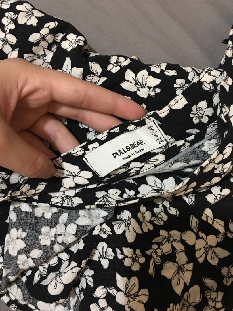 Pull and bear skort (Category: Skirts) located in Makati City. Submitted by prelovedbyc_18 (Listing ID 1284117708, Image 3). Description: .