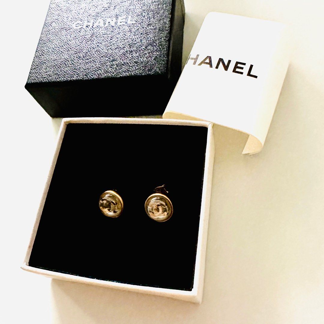 STEAL Chanel CC Signature Monogram Logo Classic Gold Stud