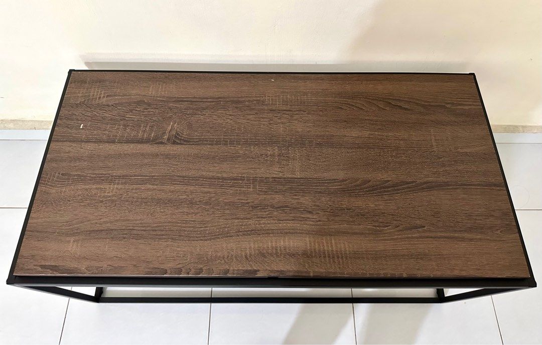 Table (Category: Tables & Sets) located in Singapore. Submitted by nixoo7 (Listing ID 1283970009, Image 3). Description: Few scratches as shown in the photos Self collect at my block Buyer can arrange own delivery .