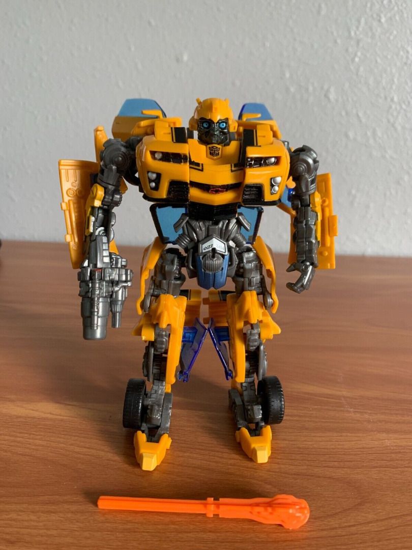 Transformers Bumblebee HFTD Autobot Camaro Deluxe Class Action Figure (Category: Vehicle & Diecast Models) located in Quezon City. Submitted by rongregang (Listing ID 1283968253, Image 2). Description: Transformers Bumblebee HFTD Autobot Camaro Deluxe Class Action Figure transforms.