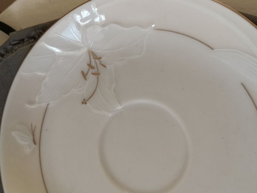 Vintage Hanae Mori 4pcs cake plates (Category: Dinnerware & Cutlery) located in Mandaluyong City. Submitted by diynanay (Listing ID 1284109061, Image 3). Description: 550 pesos for take all. 2 pcs for each type of saucers. same brand with gold lining. vintage. beige color.
