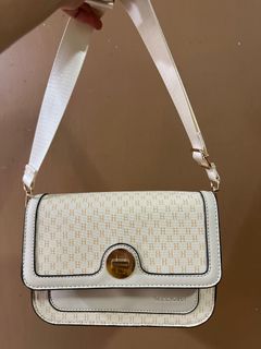 (Category: ) located in . Submitted by shop.jo_ (Listing ID 1284136074, Image 1). Description: .