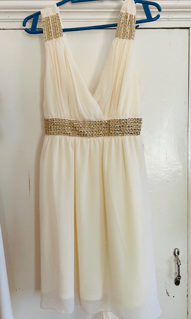 White dress (Category: Dresses) located in Quezon City. Submitted by docmdeclutters (Listing ID 1283977807, Image 1). Description: .