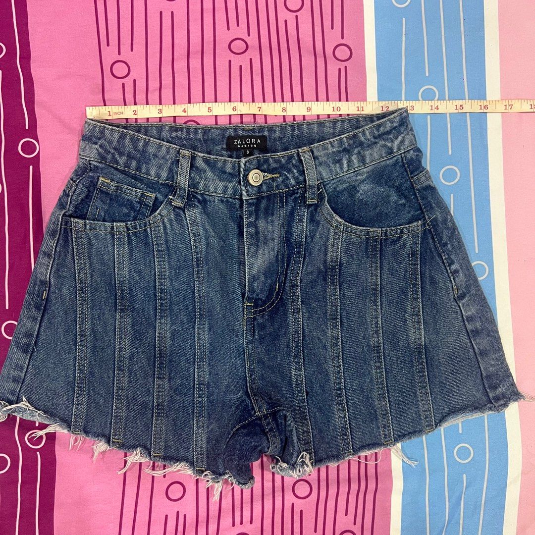 Zalora basics panelled denim shorts (Category: Shorts) located in Manila. Submitted by zannedeclutters (Listing ID 1283957460, Image 3). Description: ‼️‼️‼️PLEASE READ FIRST👇🏼 Measurements are already included in the photos. RFS: doesn’t fit me anymore. Na-stuck nalang sa cabinet. Please manage your expectations Shipping: Mon-Fri: pickup point from Avida Towers San Lazaro / SM San Lazaro Shipping via Grab or Lalamove ONLY. No JRS, J&T, LBC, Gog