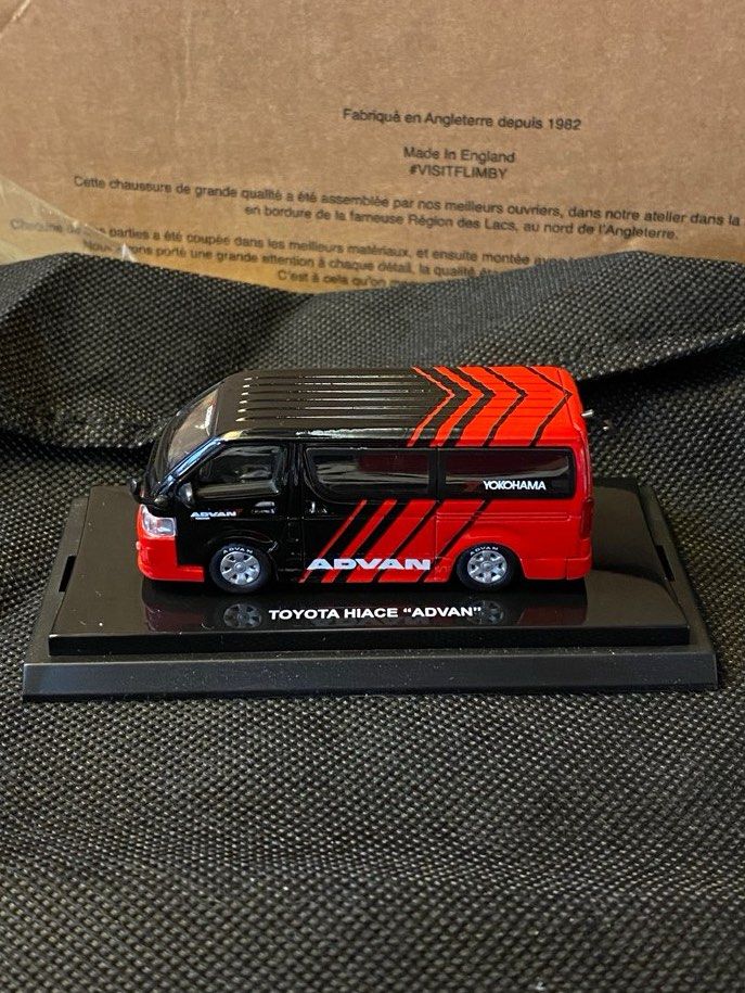 京商 1/64 TOYOTA HIACE ADVAN 1:64 Toyota Hiace Advan diecast same size with Tomica Hot