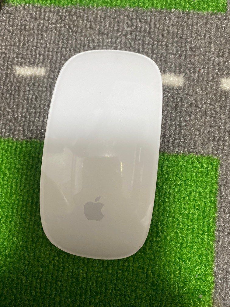 Apple Wireless Mouse (Category: Laptops & Notebooks) located in Makati City. Submitted by hotstuff00 (Listing ID 1284451195, Image 1). Description: Apple Wireless Mouse ( Bluetooth ).