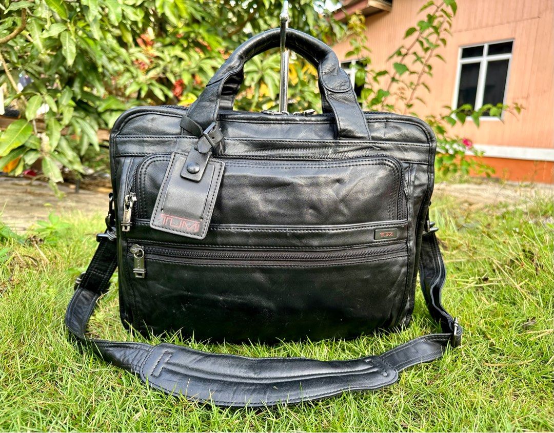 Tumi black leather briefcase cheap
