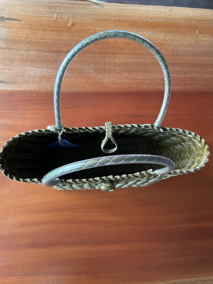 Baskets (Category: Beach Bags) located in Kuala Lumpur. Submitted by mightywater_7d2052 (Listing ID 1284331167, Image 3). Description: In trend. Olive Green in colour. Still new. Original price was RM120.. Not been used since bought!.