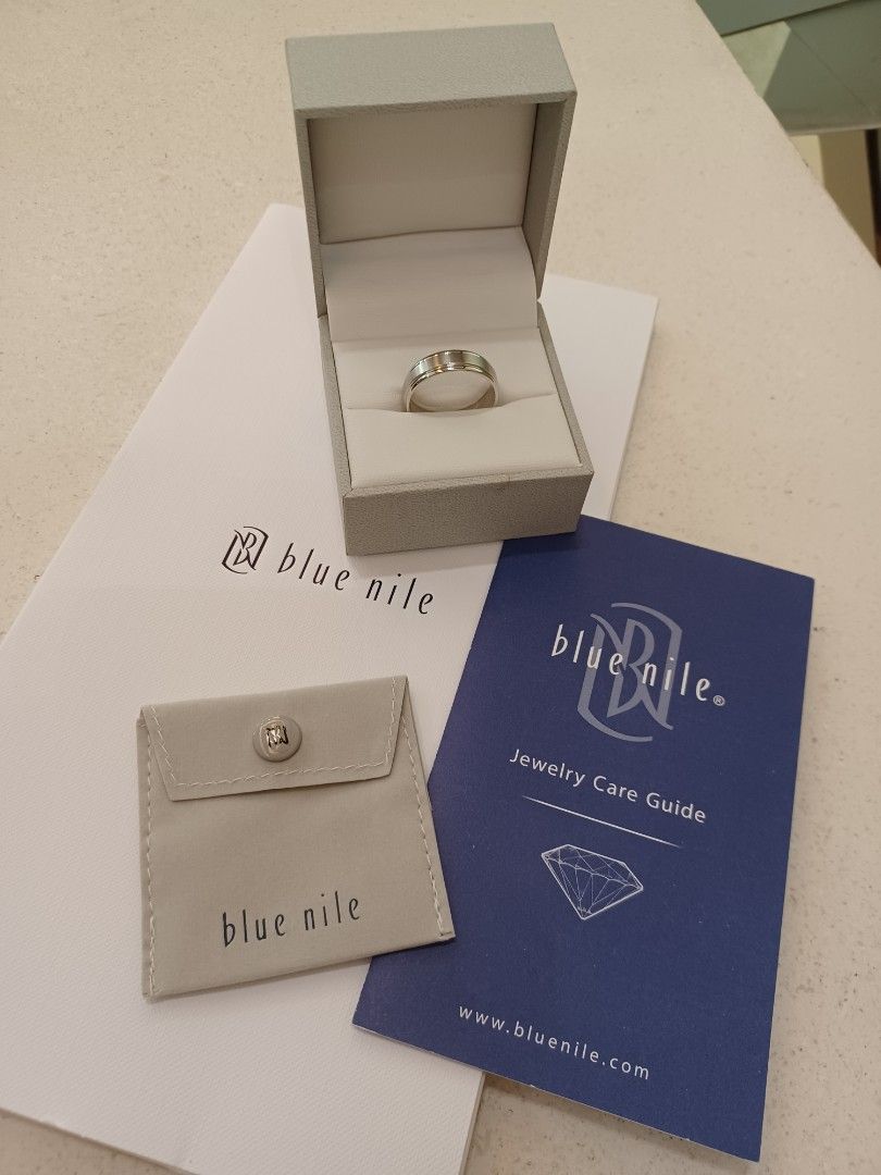 Blue Nile Brushed Inlay Wedding Ring in Platinum size 6mm made in USA American import brand new with box mini dust bag inserts