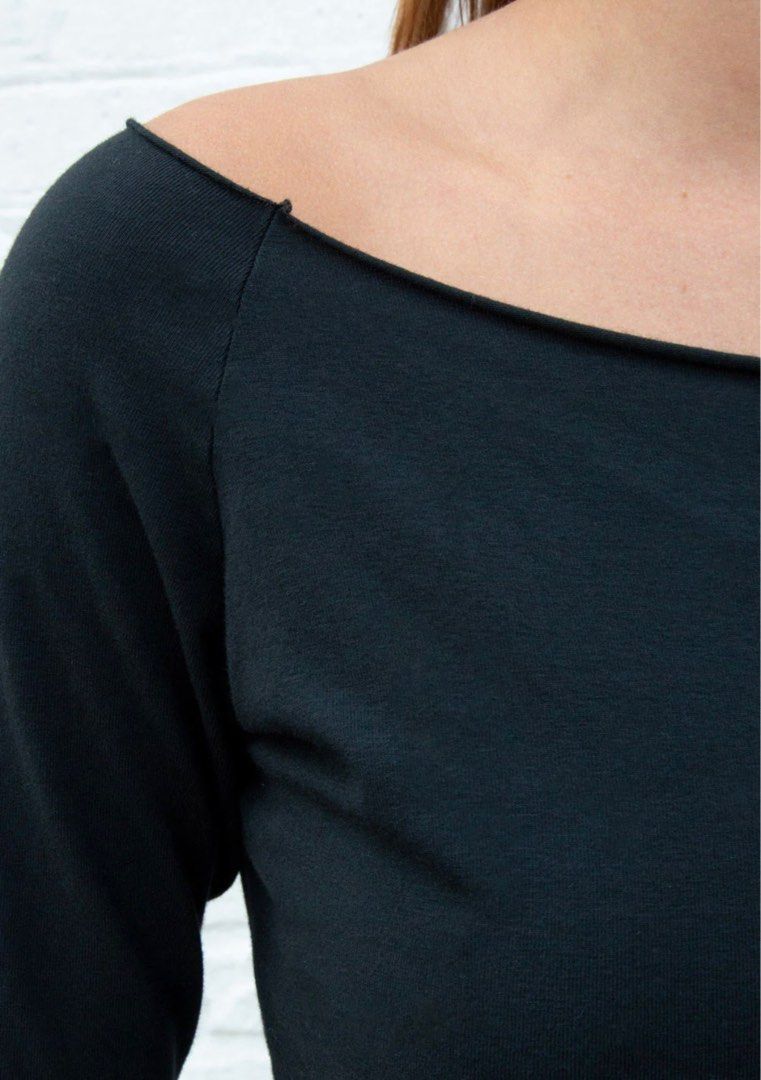 Brandy Melville off shoulder long sleeves (Bonnie top), 女裝, 上衣, 長袖衫-  Carousell