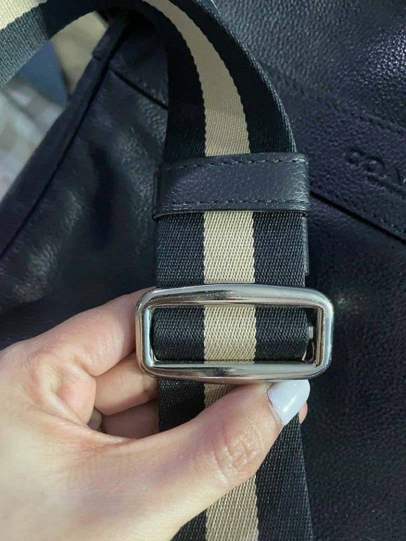 Coach Mailman Bag (Category: Sling Bags) located in Las Pinas. Submitted by katnissph (Listing ID 1284541942, Image 3). Description: RFS : Decluttering Great deal for the price. bought in US. 100% Authentic ( leather).