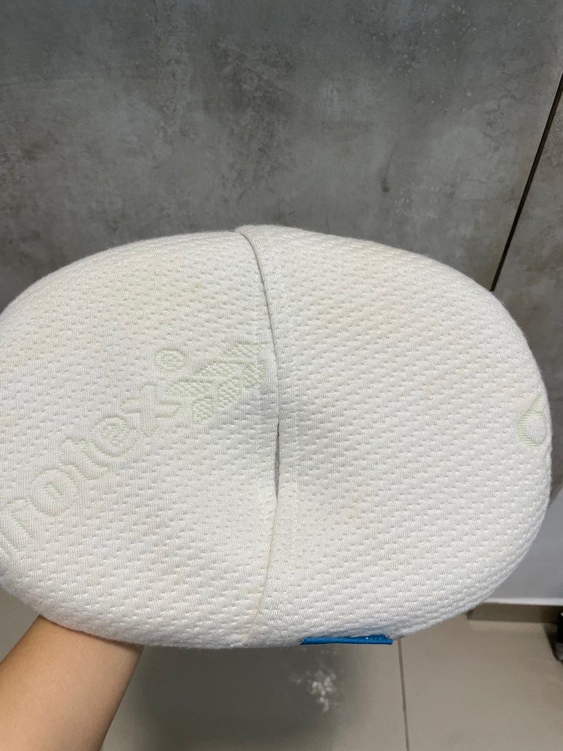 Vogue gadget leg pillow top