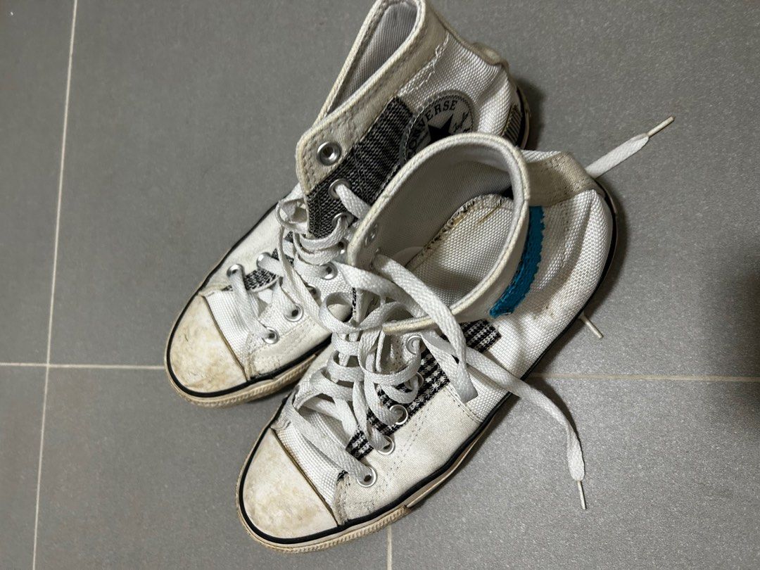 Converse (Category: Sneakers) located in Singapore. Submitted by clearthoseinstocks_ (Listing ID 1284366131, Image 3). Description: Well used, bought 4 years ago. No holes just dirt stains. Prints are all fine as well. No loose threads. .