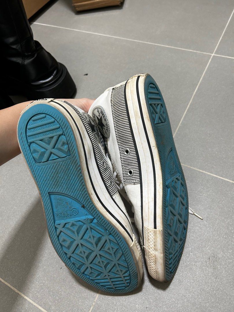Converse (Category: Sneakers) located in Singapore. Submitted by clearthoseinstocks_ (Listing ID 1284366131, Image 4). Description: Well used, bought 4 years ago. No holes just dirt stains. Prints are all fine as well. No loose threads. .