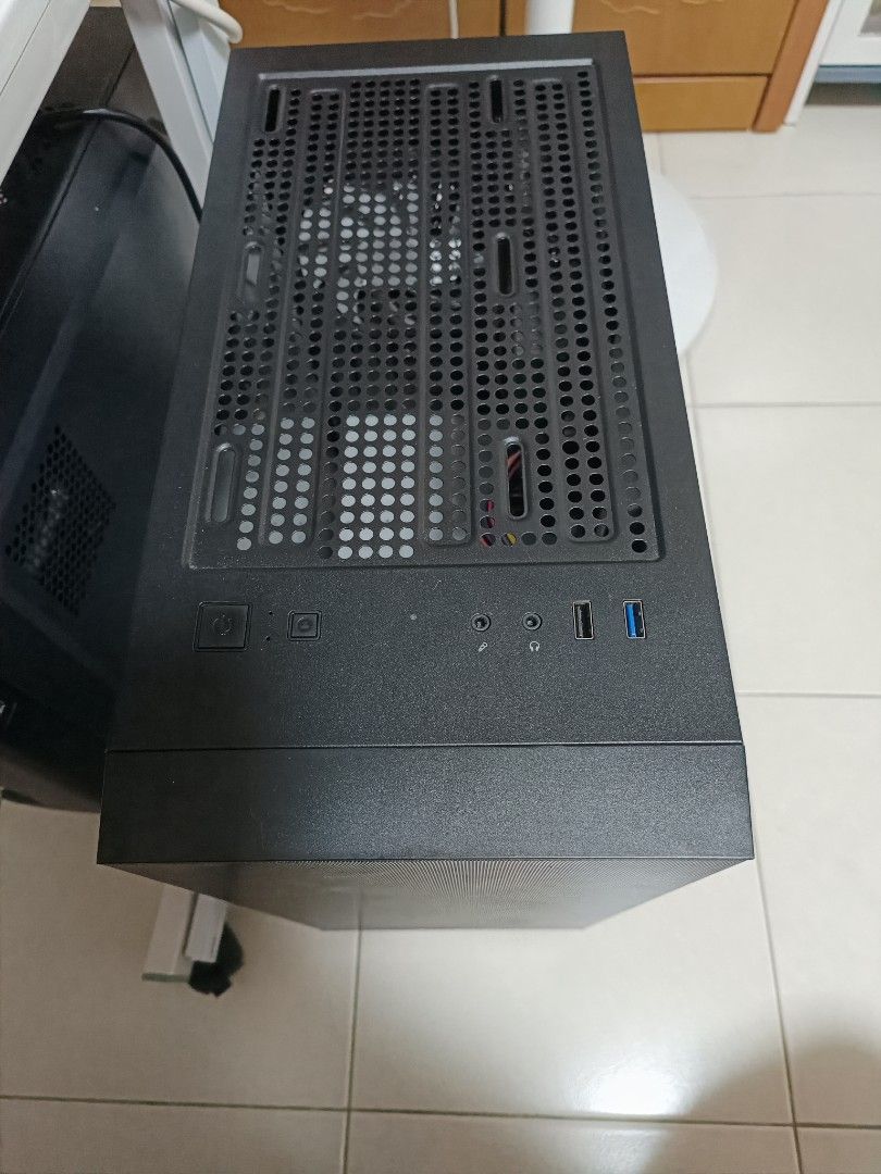Cpu (Category: Desktops) located in Singapore. Submitted by li7048 (Listing ID 1284437197, Image 3). Description: A custom made cpu previously but now not in use any more One of the front usb port is spoilt other than that so far OK.