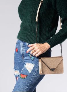 (Category: ) located in . Submitted by glam_closet (Listing ID 1284408362, Image 1). Description: .