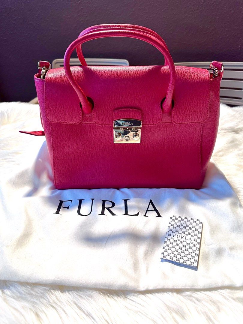 Furla metropolis leather bag medium size in red with adjustable
