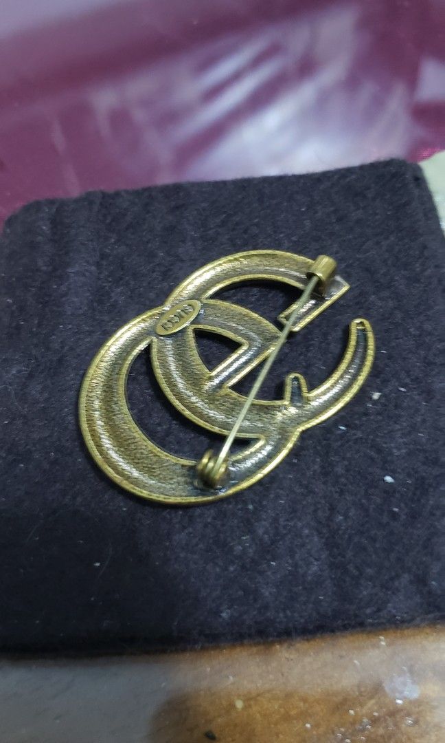 Gucci (Category: Luxury Accessories) located in Manila. Submitted by mistej (Listing ID 1284460141, Image 3). Description: gucci brooch or pin japan thrifted.