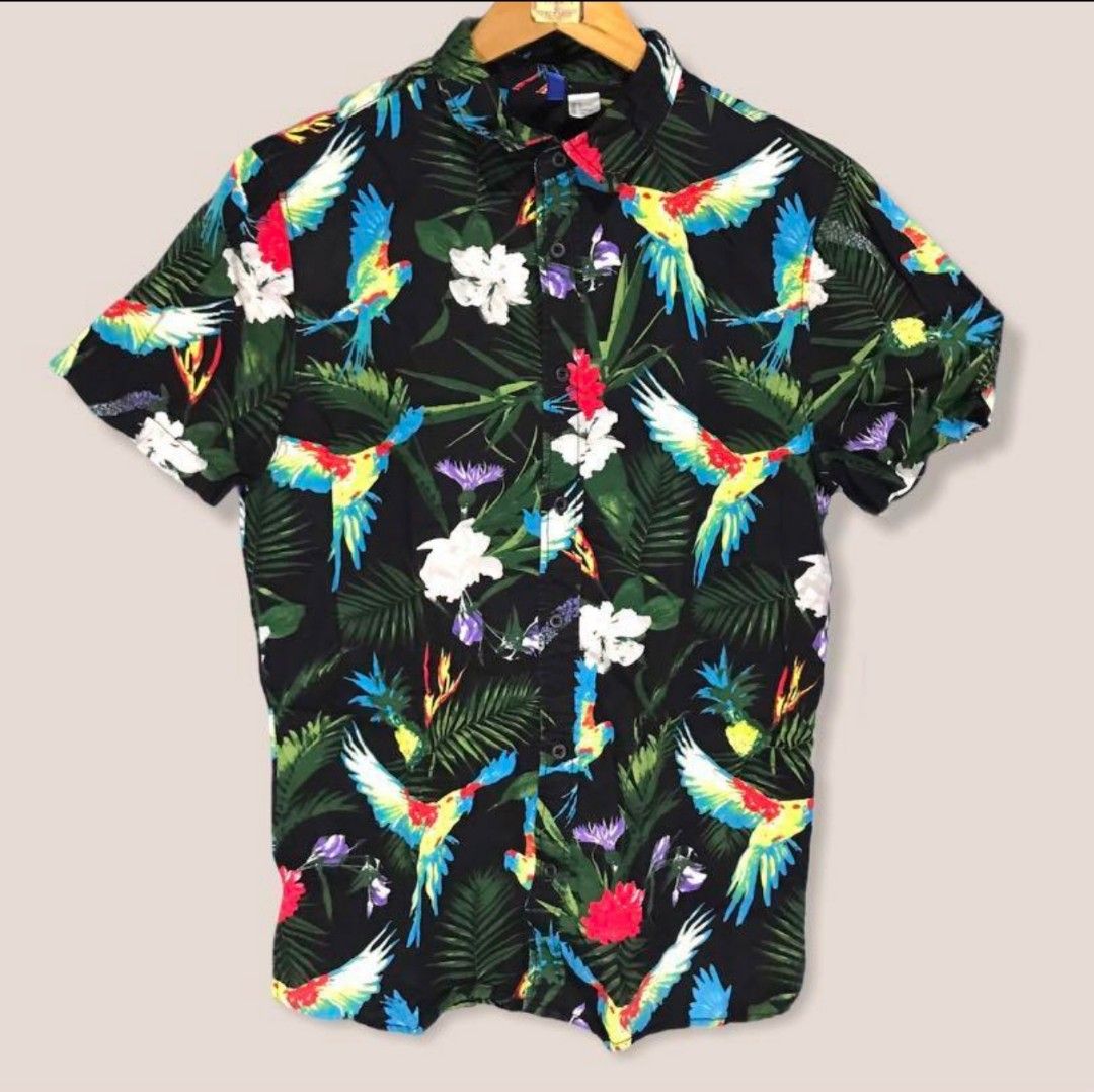 H&M Tropical Shirt for Men (SMALL) (Category: Tshirts & Polo Shirts ) located in Bulacan. Submitted by reputationstore (Listing ID 1284403672, Image 1). Description: 📏SMALL/L: 27in/W:19.5 👕Original H&M tropical design shirt for men 🪡All buttons are still sewn in, no holes and damages on the garment 📷Photo of me wearing the shirt on the second slide 💭RFS: The shirt is too small for my current body build. 💸MOP GCash, UnionBank bank transfer �
