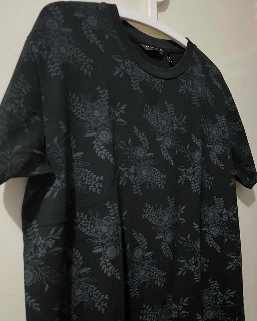 i276 Penshoppe Shirt for Men (Category: Tshirts & Polo Shirts ) located in Malabon City. Submitted by recentlystans (Listing ID 1284425631, Image 3). Description: ⚠︎ Product color may slightly vary due to lighting ✎ DM for inquiries ♡ #rstansavail #preloved #prelovedmalabon.