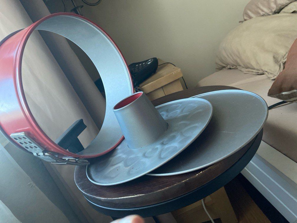IKEA cake pan (Category: Bakeware) located in Pasig City. Submitted by marcspade (Listing ID 1284395914, Image 2). Description: 23 cm pan. Spring form. With 2 plates: flat one and donut type .