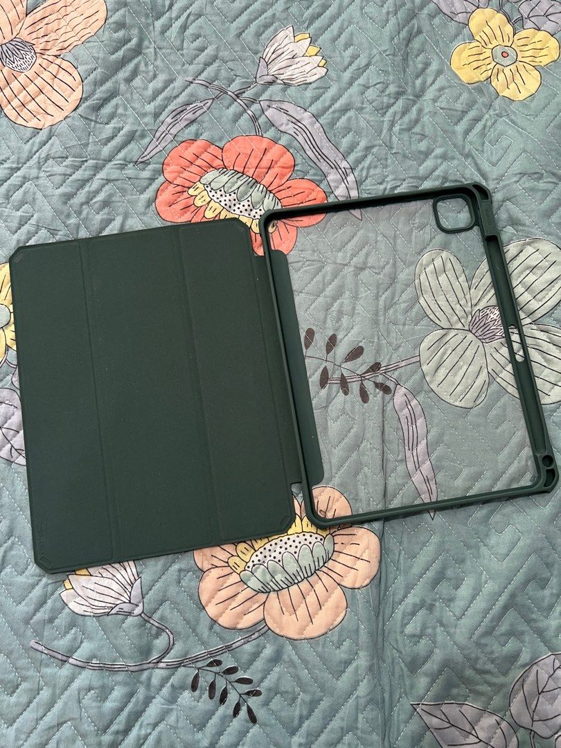 Ipad 11 PRO 2021 case (Category: Cases & Sleeves) located in Mandaluyong City. Submitted by curated_bellas (Listing ID 1284379412, Image 2). Description: For 11 inches.