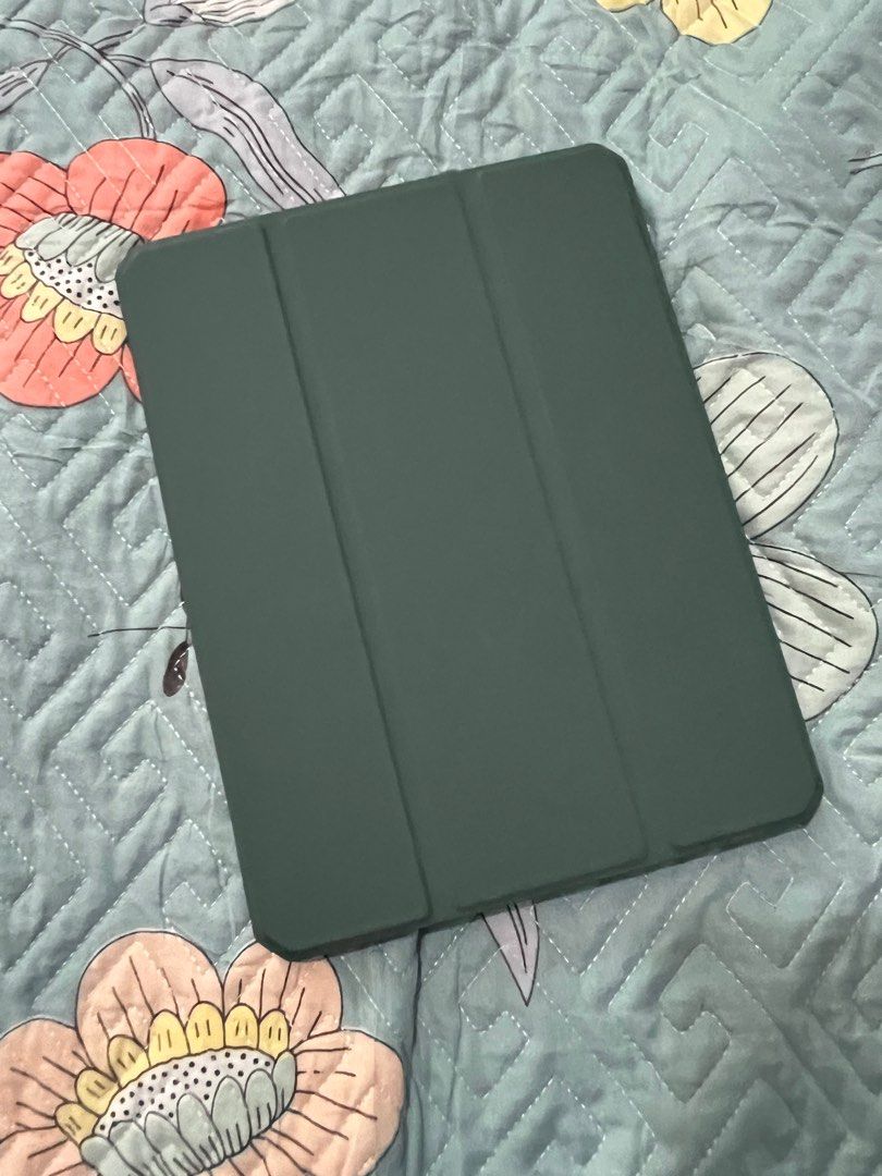 Ipad 11 PRO 2021 case (Category: Cases & Sleeves) located in Mandaluyong City. Submitted by curated_bellas (Listing ID 1284379412, Image 1). Description: For 11 inches.