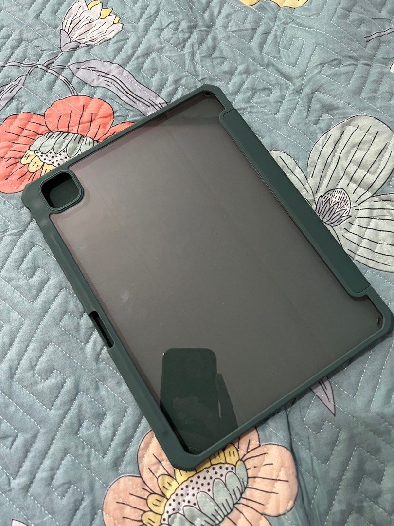 Ipad 11 PRO 2021 case (Category: Cases & Sleeves) located in Mandaluyong City. Submitted by curated_bellas (Listing ID 1284379412, Image 3). Description: For 11 inches.