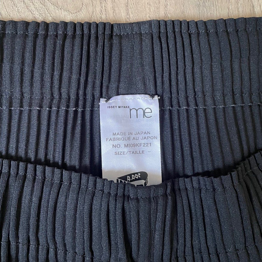 [me ISSEY MIYAKE] me ISSEY MIYAKE 23Stainless Steel Dress with Waist Belt MI32FH763 Beige [Used] [Authenticated and Guaranteed Authentic] 201772