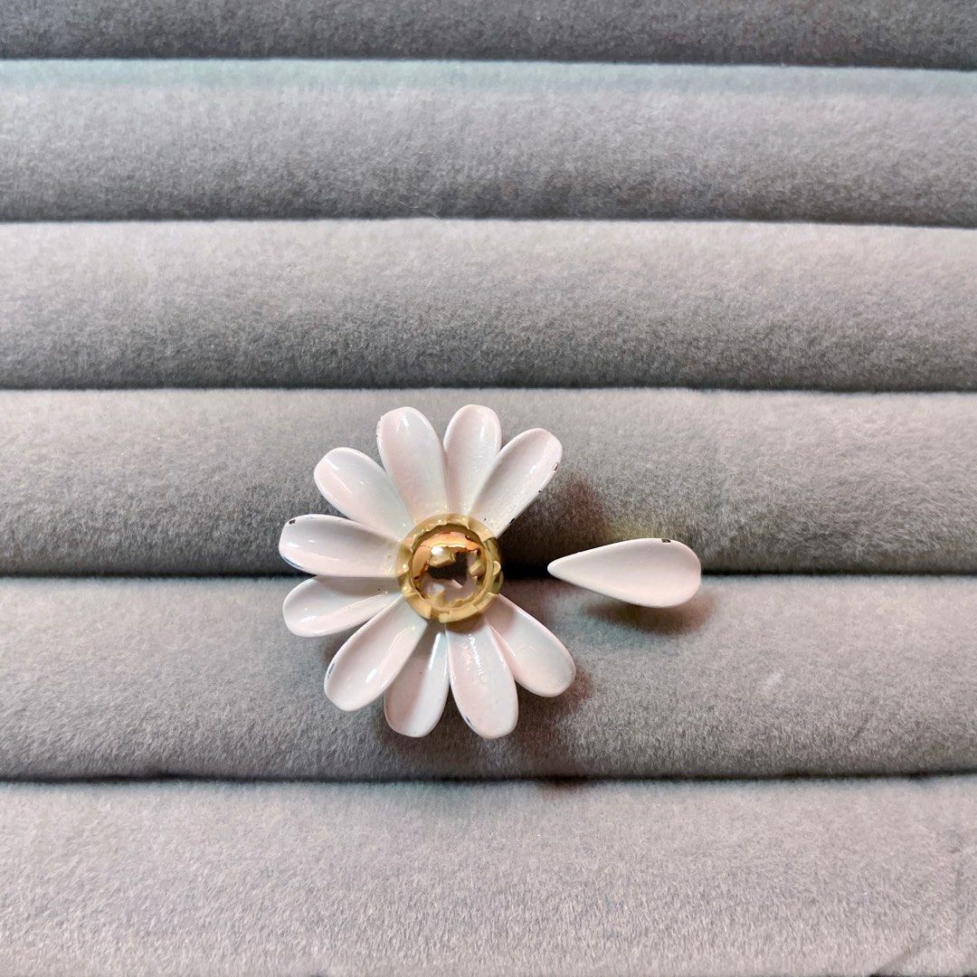 Kate Spade Dazzling Daisy Ring 12