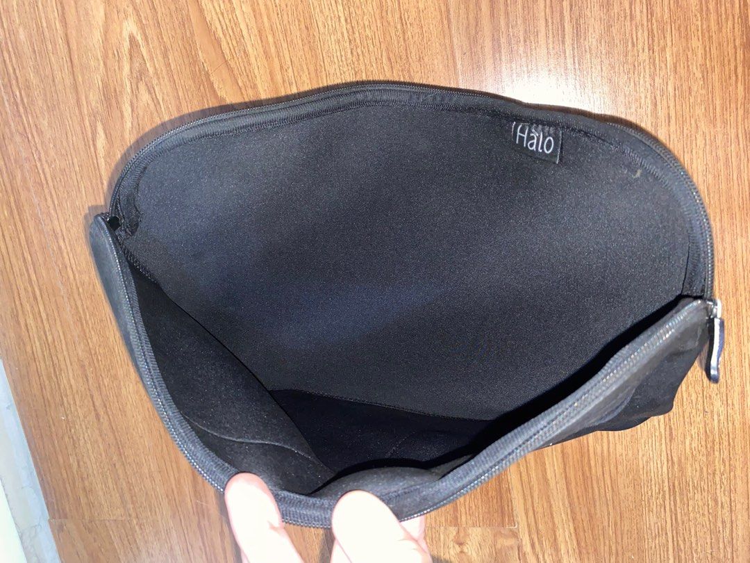 Laptop notebook ipad sleeve pouch (Category: Laptop Bags & Sleeves) located in Paranaque City. Submitted by wanwangaragesale (Listing ID 1284340583, Image 2). Description: Width -14.5 inches Length - 10 inches.