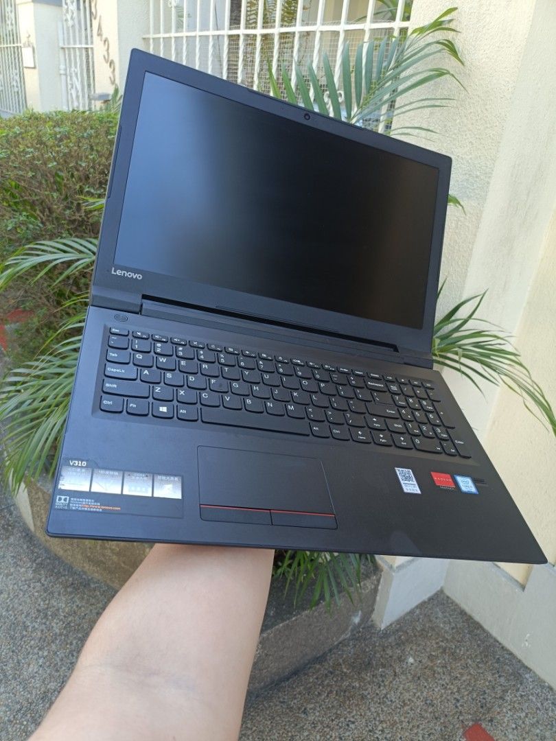 Lenovo V310 8gb ram 256gb SSD Intel HD graphics Amd Radeon 530 2gb