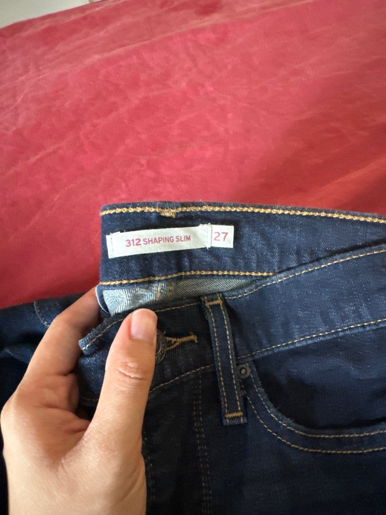 What is a size cheap 27 in levi jeans