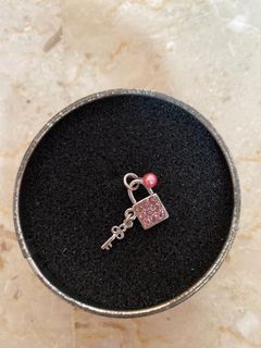 (Category: ) located in . Submitted by shoppestar (Listing ID 1284392533, Image 1). Description: .