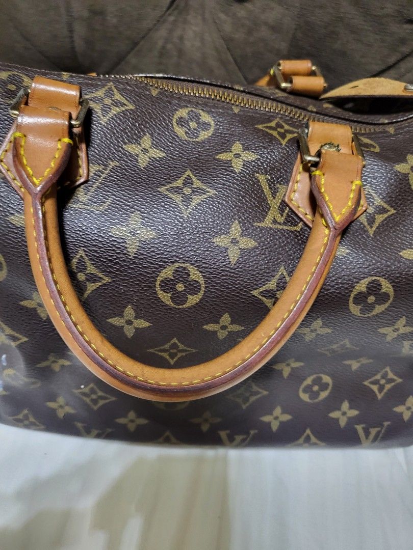 Louis Vuitton speedy Lv speedy 30 (Category: Luxury Bags & Wallets) located in Las Pinas. Submitted by peloveditems (Listing ID 1284451491, Image 3). Description: Bought on thrift shop in singapore . self authenticate pls. very nice soft leather.