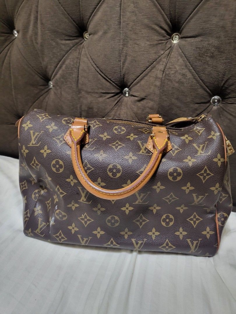 Louis Vuitton speedy Lv speedy 30 (Category: Luxury Bags & Wallets) located in Las Pinas. Submitted by peloveditems (Listing ID 1284451491, Image 1). Description: Bought on thrift shop in singapore . self authenticate pls. very nice soft leather.