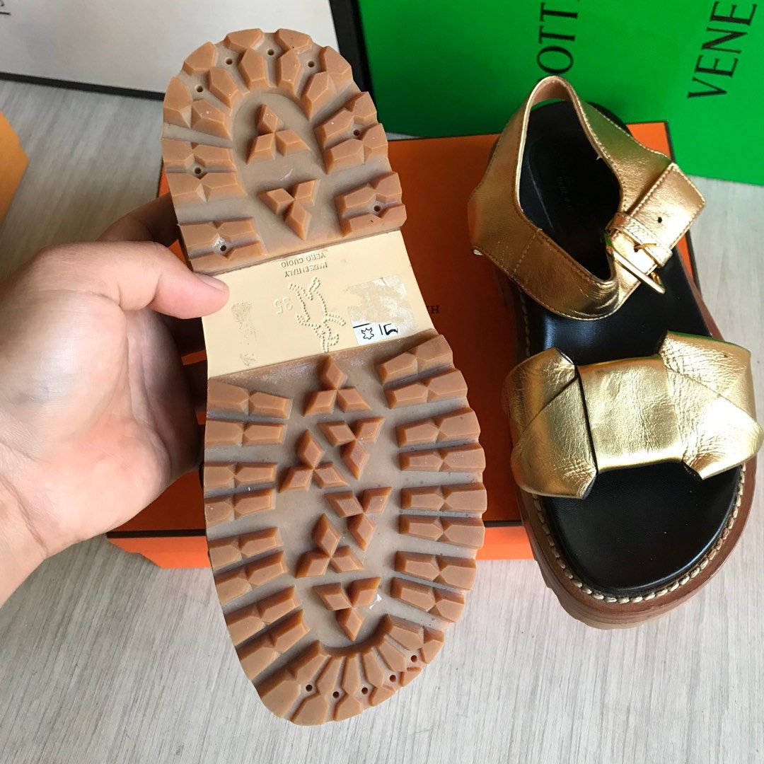Marni Fussbett Sandlas Natural gold metallic size 35 22cm