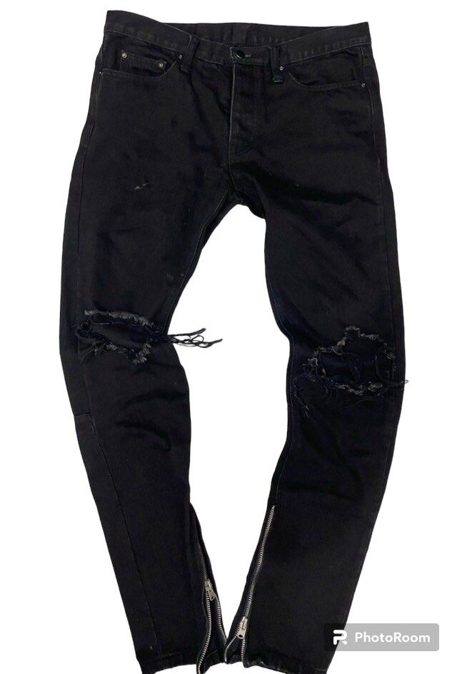 MNML Ankle Zip Denim Jeans (Category: Jeans) located in Quezon City. Submitted by cannadr3w (Listing ID 1284477957, Image 2). Description: FOR SALE‼️ MNML Ankle Zip Denim Jeans Good as new W34 x L42 Slim fit. Non stretch. No inclusion. AUTO PASS sa BURAOT‼️ Loc: Kamuning, QC.