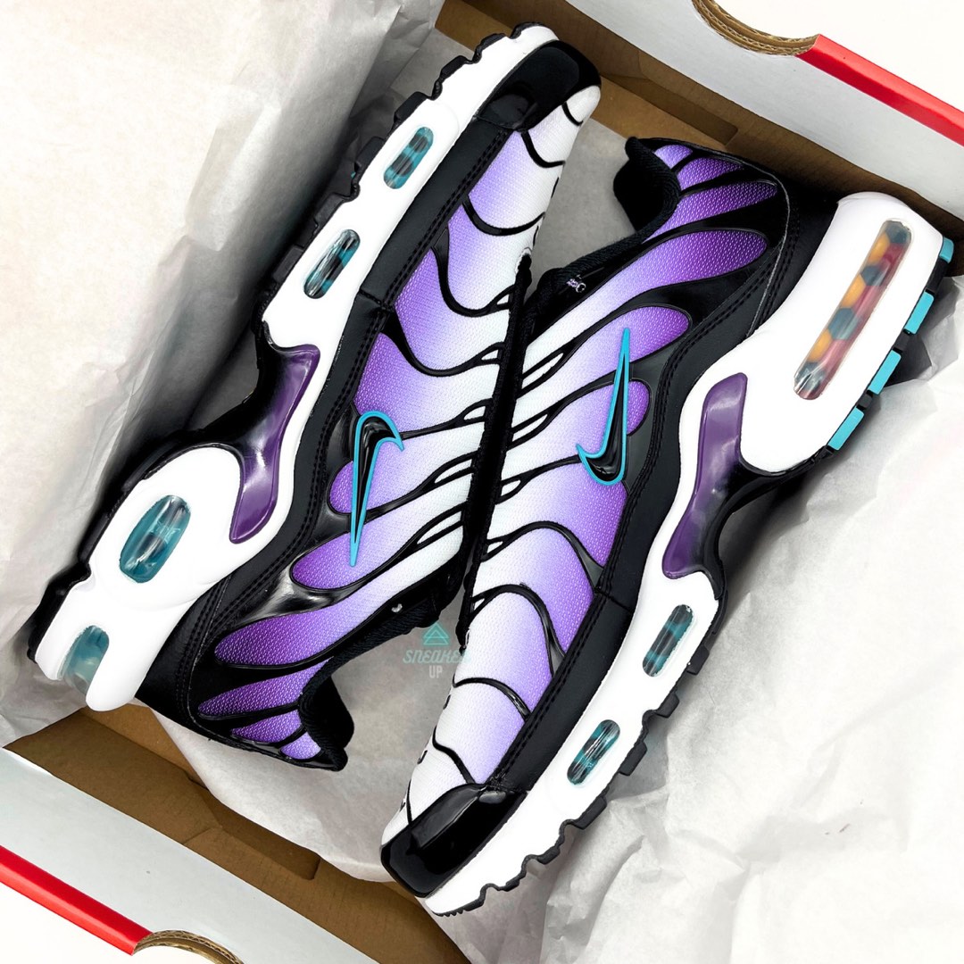 Purple and black nike air max plus best sale