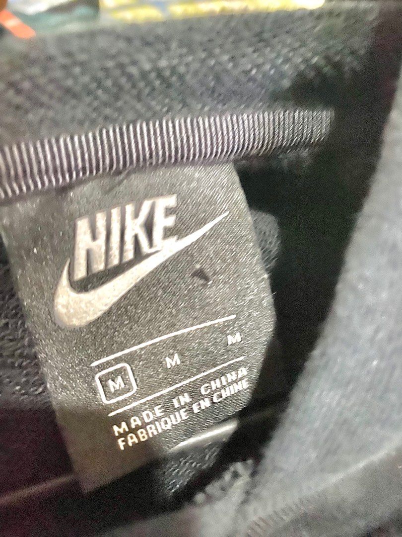 Nike crop top hoodie (Category: Activewear) located in Quezon City. Submitted by izastuff (Listing ID 1284478861, Image 2). Description: Super nice :( Best fits s-m No to low ballers! Loc: commonwealth qc Mop: gcash/bpi .