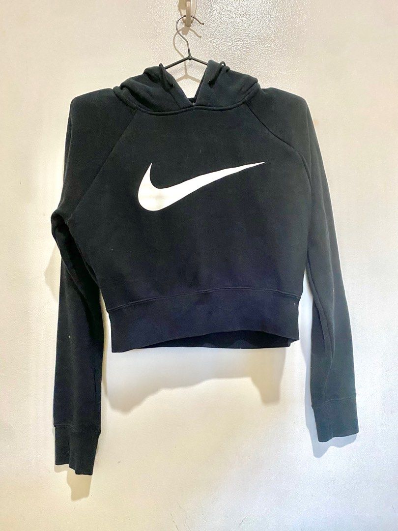 Nike crop top hoodie (Category: Activewear) located in Quezon City. Submitted by izastuff (Listing ID 1284478861, Image 1). Description: Super nice :( Best fits s-m No to low ballers! Loc: commonwealth qc Mop: gcash/bpi .